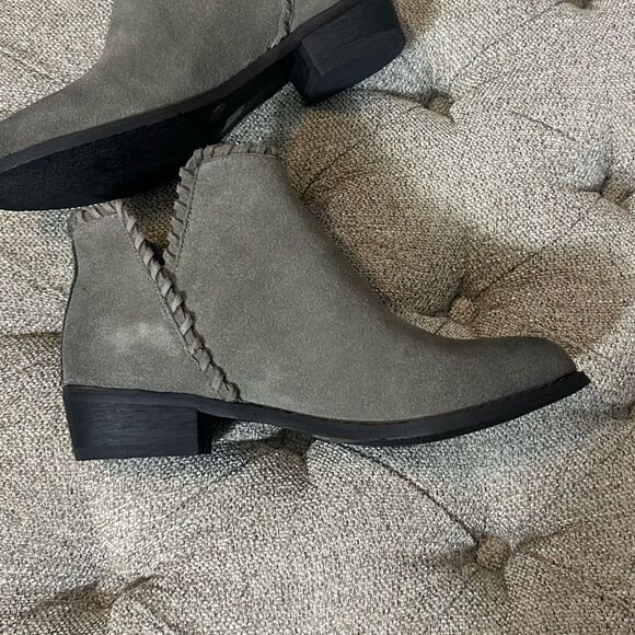 Dirty Laundry Faux Suede Booties‎ - Picture 6 of 13